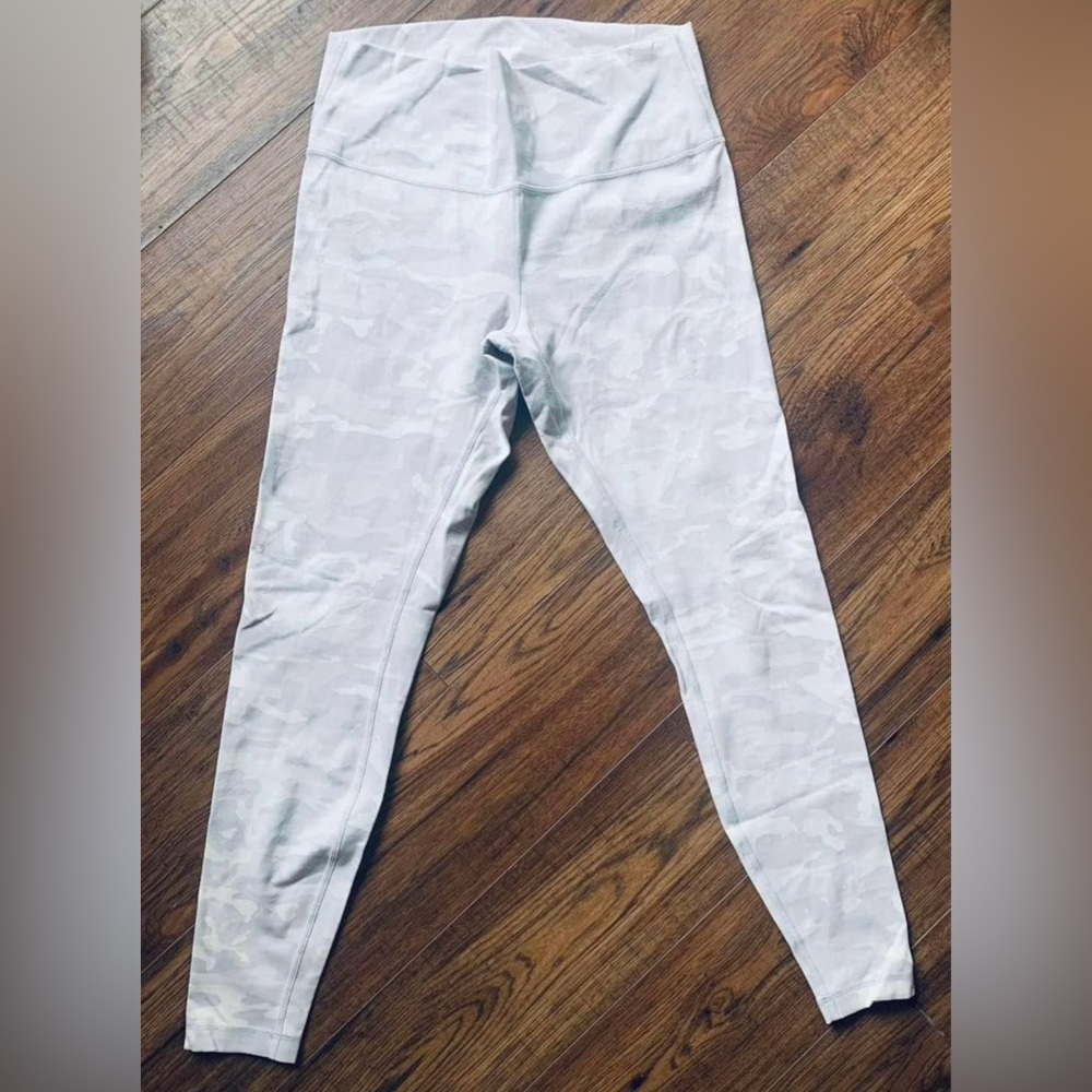 lululemon athletica women’s gray camo leggings